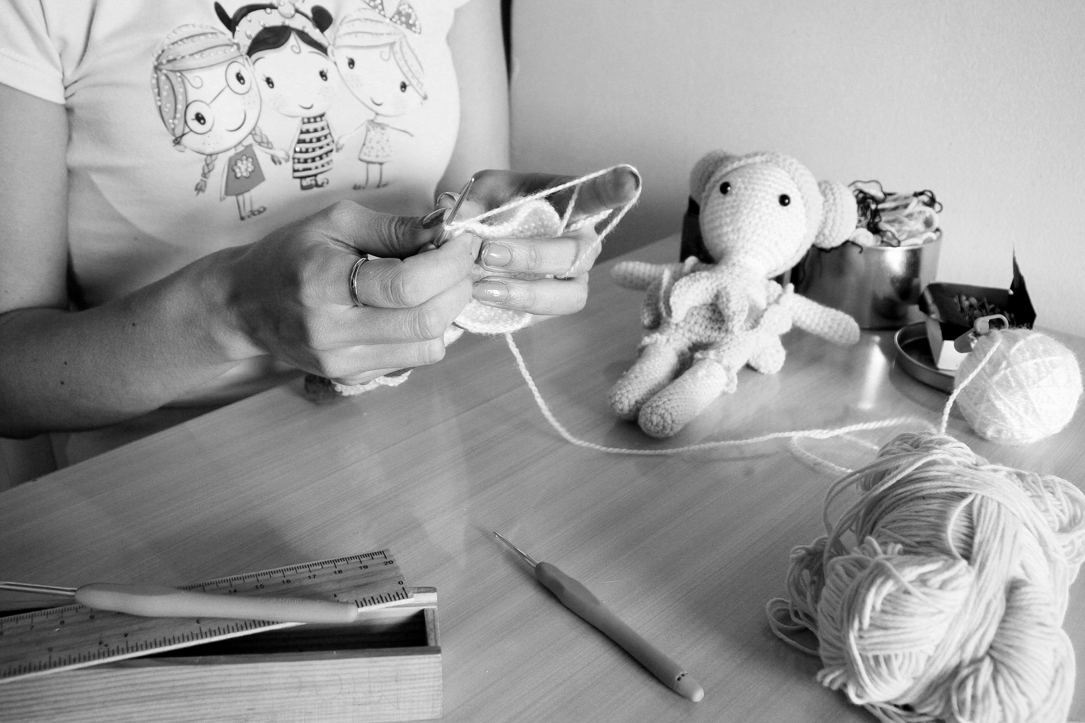 L'Apprentissage Semi-Supervisé Expliqué Simplement : Comment l'IA Apprend avec Peu d'Étiquettes pour