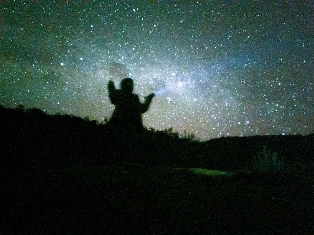 Free Silhouette of Person Holding a Flashlight Stock Photo