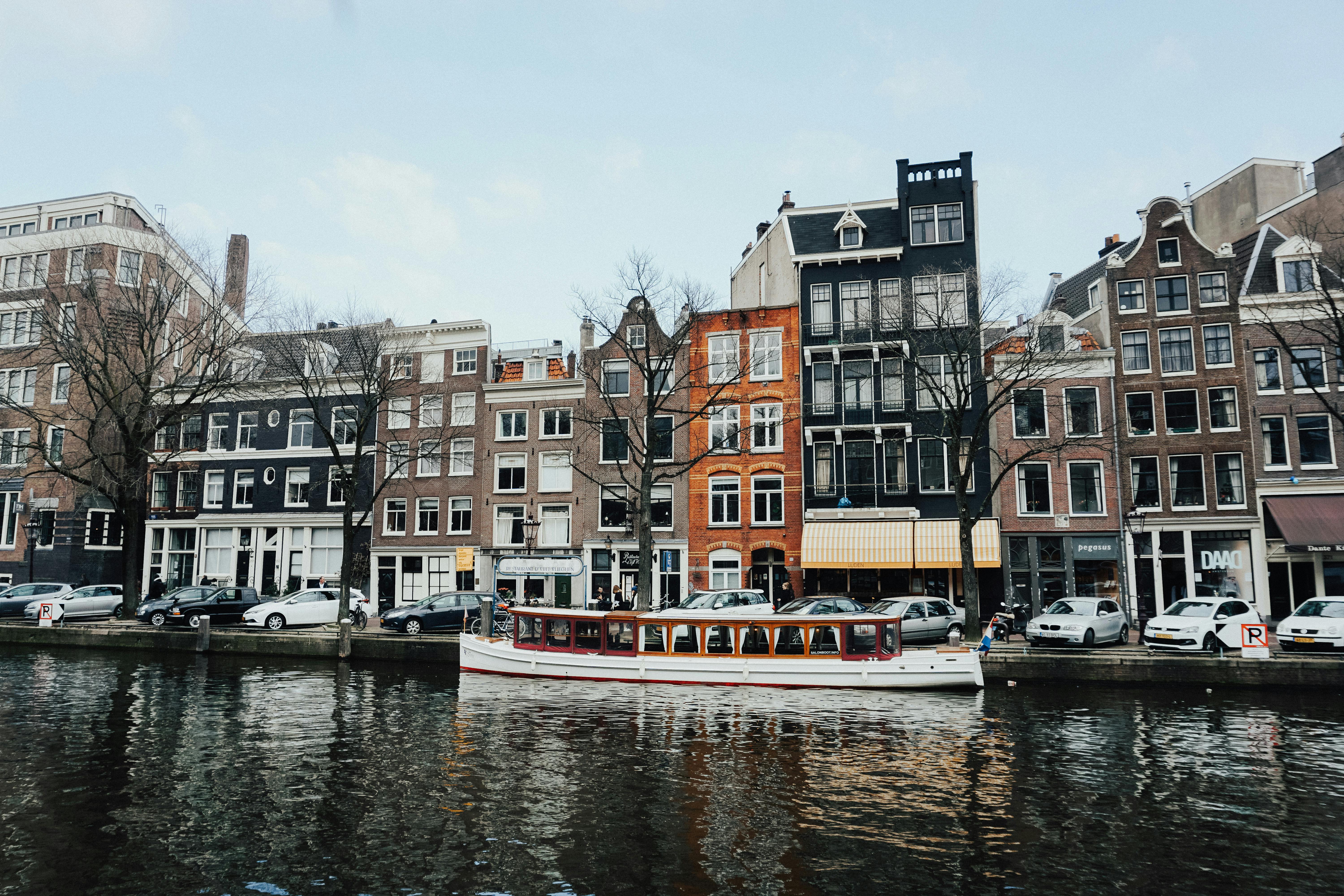 Things to do in Amsterdam in November, Canal cruise