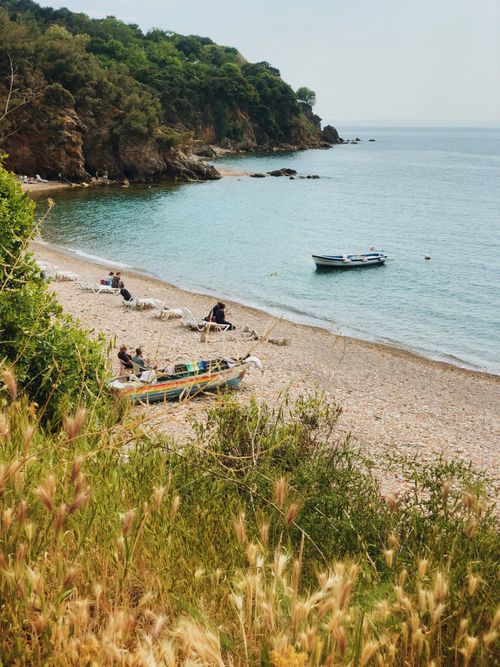 Free A tranquil pebble beach with boats in Istanbul, perfect for a serene escape, showcasing natural beauty and calm. Stock Photo