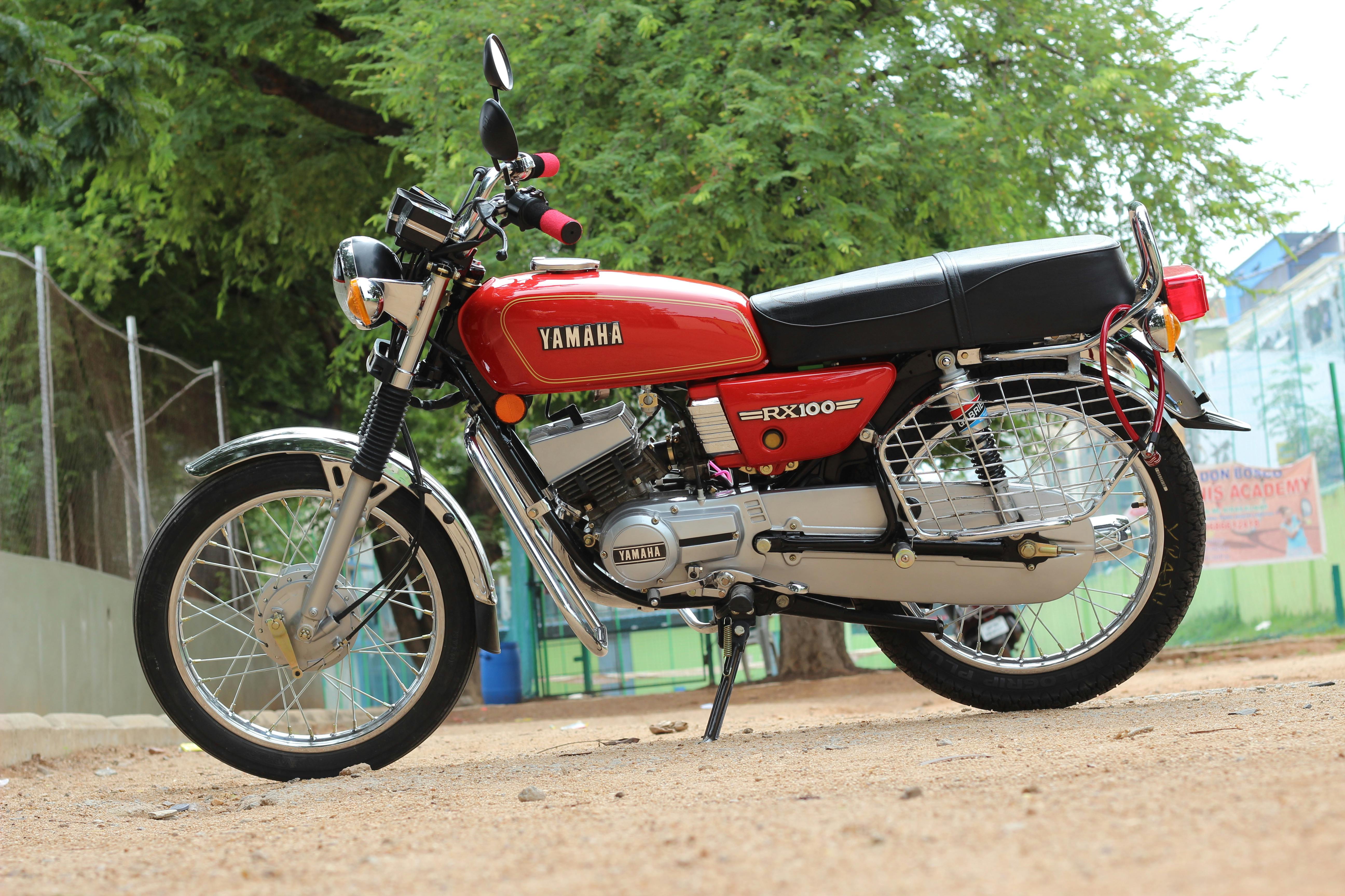 100ccバイク ヤマハ ヤマハrx 100の無料の写真素材