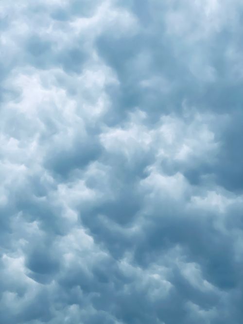 Free Exquisite cloud formation creating a dramatic and moody sky, perfect for wallpapers. Stock Photo