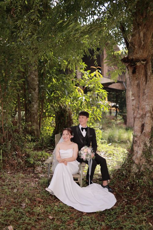 Free Bride and groom in Vietnam captured in a lush outdoor setting. Stock Photo