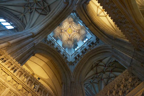 Gratis arkivbilde med arkitektur, canterbury katedral, interiørdekorasjon