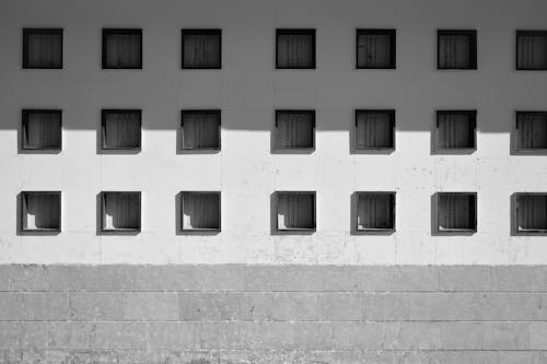 Základová fotografie zdarma na téma betonová stavba, černobílý, exteriér budovy