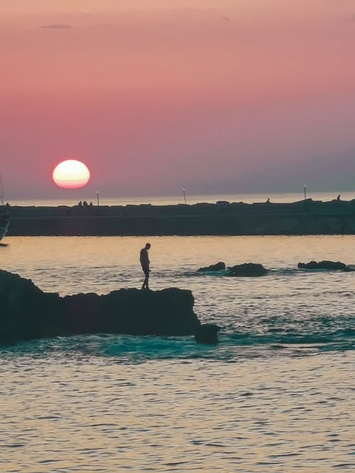 бесплатная Бесплатное стоковое фото с берег моря, вертикальный выстрел, волнорез Стоковое фото