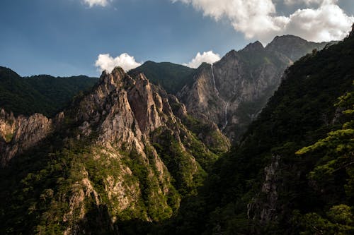 Бесплатное стоковое фото с горный хребет, горы, грелась