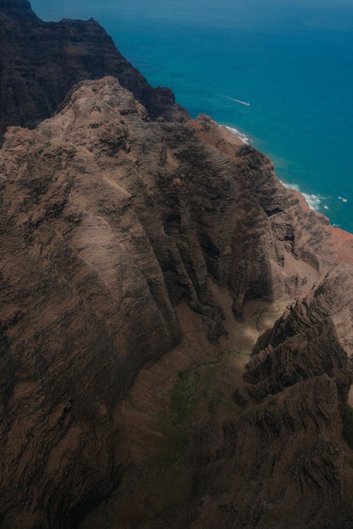 Foto profissional grátis de abismo, ao ar livre, caminhar