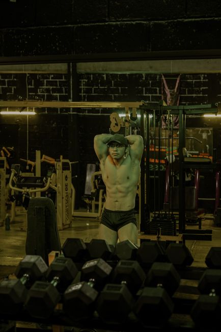 Persona mayor con masa muscular