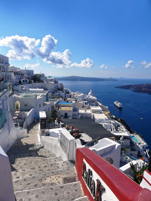 Fotos de stock gratuitas de arquitectura, cielo azul, cuerpo de agua