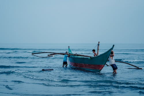 Бесплатное стоковое фото с водный транспорт, лодка, люди