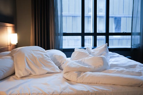 Gratis stockfoto met bed, deken, hotel