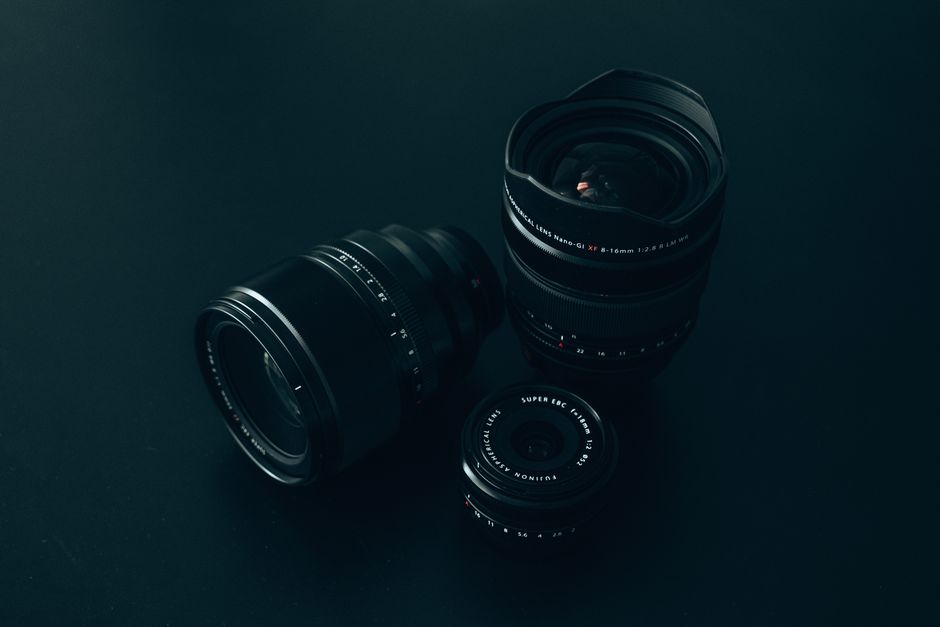 Comparação lateral entre TTArtisan AF 50mm f/1.8 Neo e Viltrox AF 50mm f/1.8