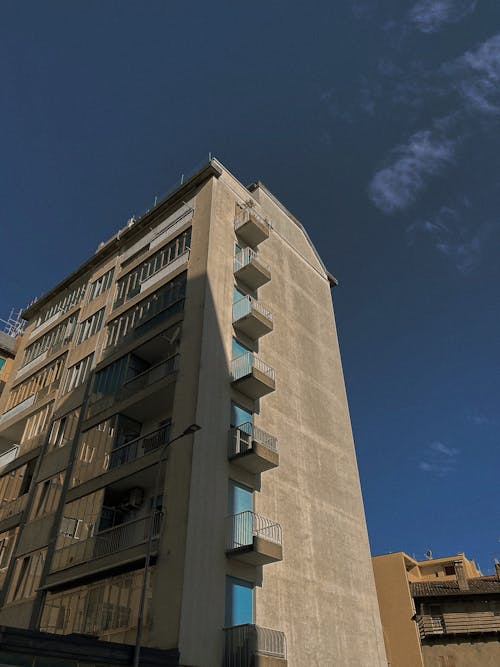 Free stock photo of apartment building, big city, blue sky Stock Photo
