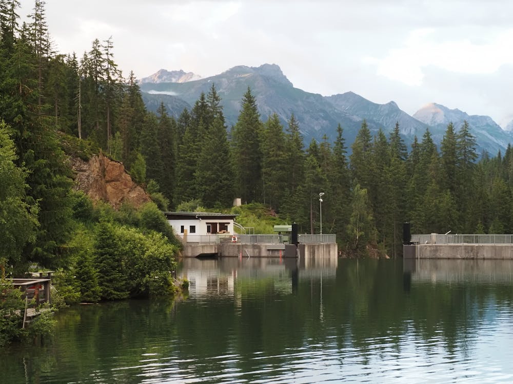 Бесплатное стоковое фото с берег озера, водоем, гора