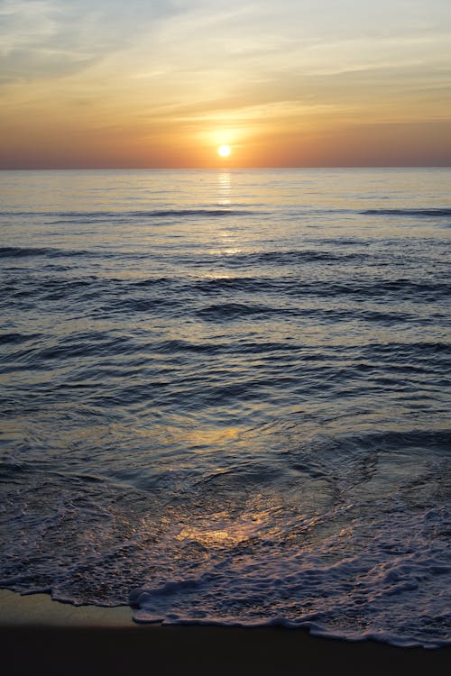 Photos gratuites de coucher de soleil, étendue d'eau, horizon