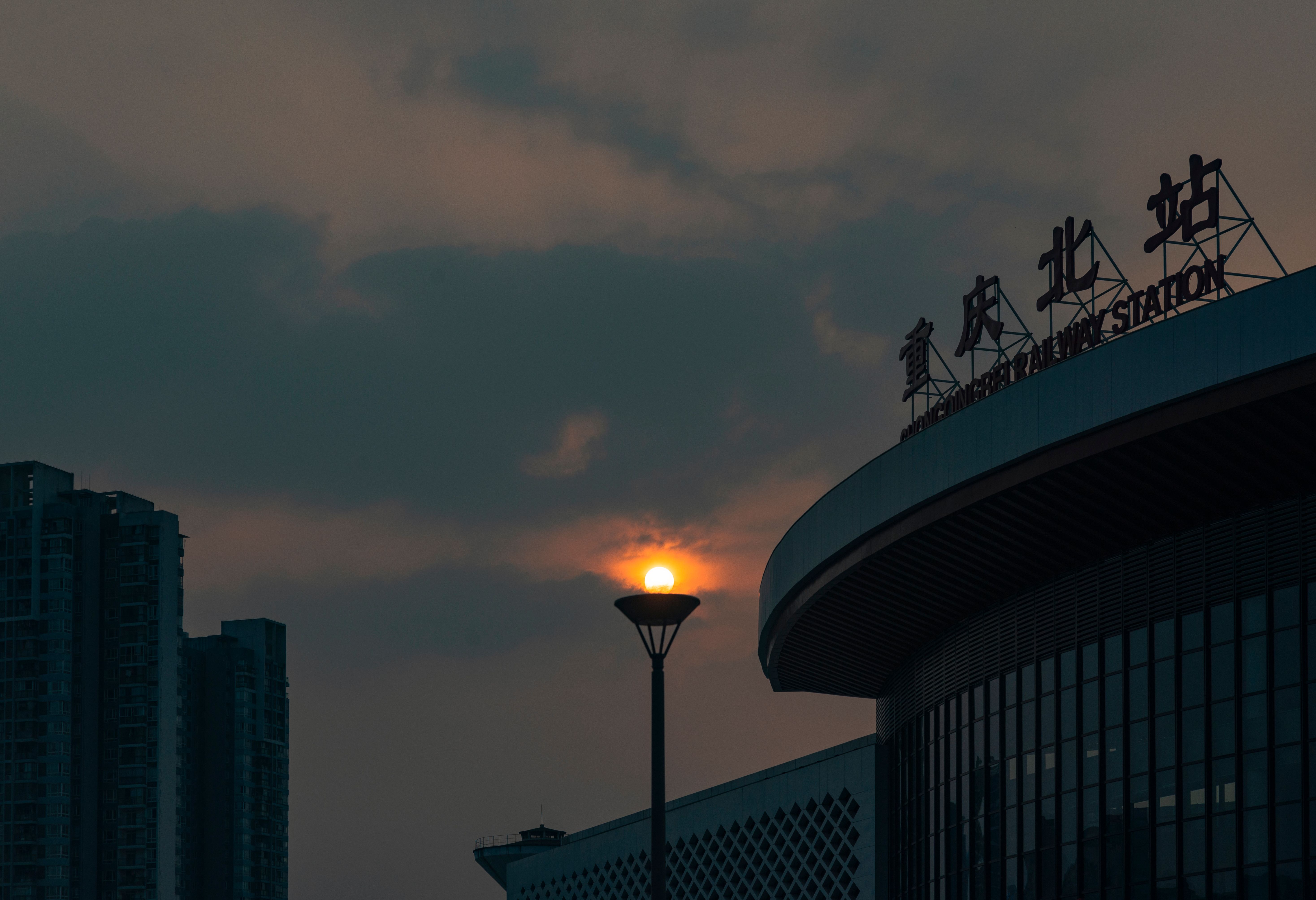 凌晨 点发朋友圈的人 情感配图