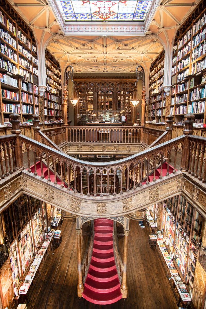 صفحات كتاب مفتوح