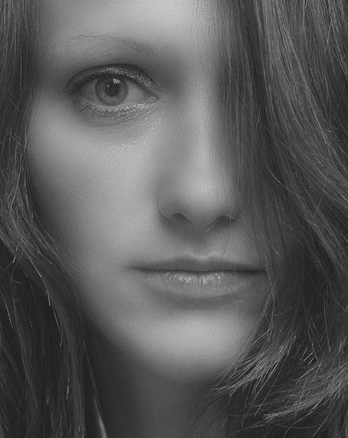 Free Striking black and white close-up portrait of a woman with long hair, showcasing elegance and emotion. Stock Photo