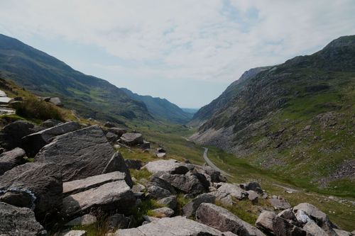Free Captivating view of rocky terrain and lush mountains in Wales, perfect for nature enthusiasts. Stock Photo