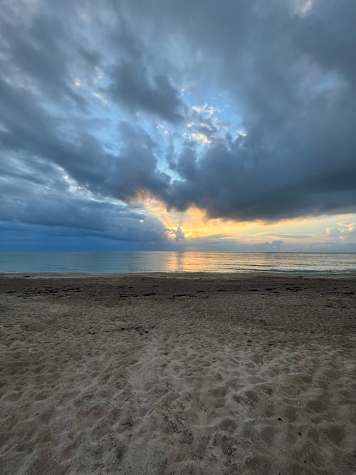 Free stock photo of atlantic ocean, cloudy sunrise, early sunrise