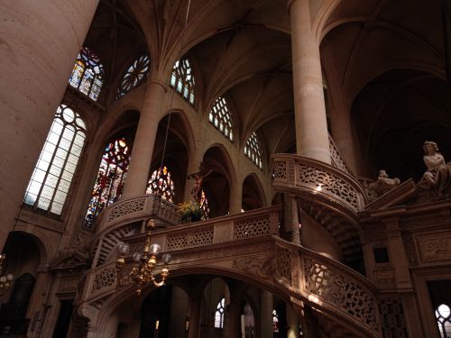 Free Explore the stunning gothic interior of a Paris church featuring stained glass and intricate arches. Stock Photo