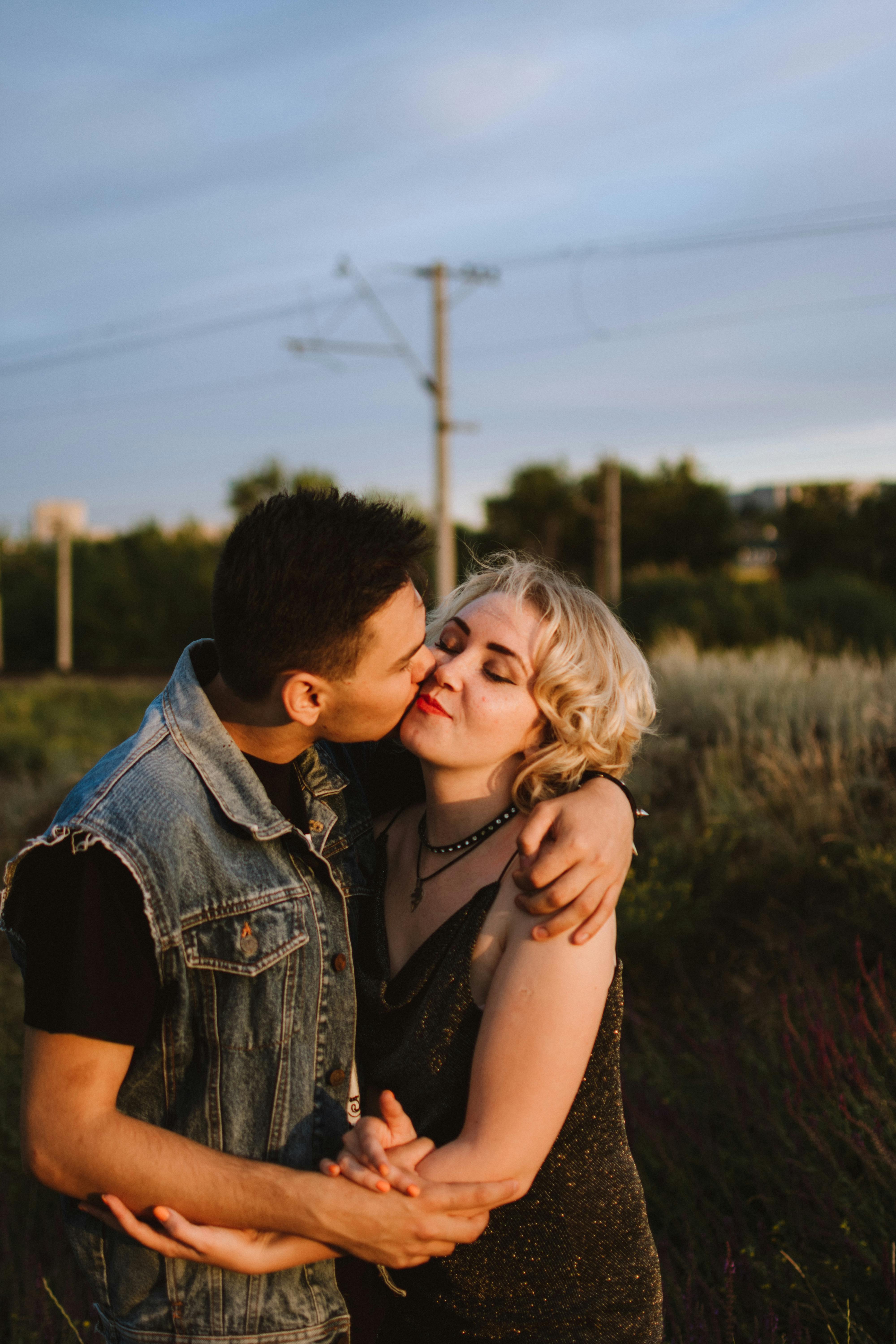 12 Trending Couple Poses For Photoshoot To Preserve The Moment » Trending Us