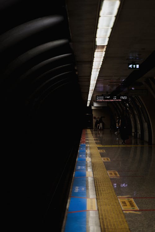 Foto stok gratis bawah tanah, gelap, kereta api