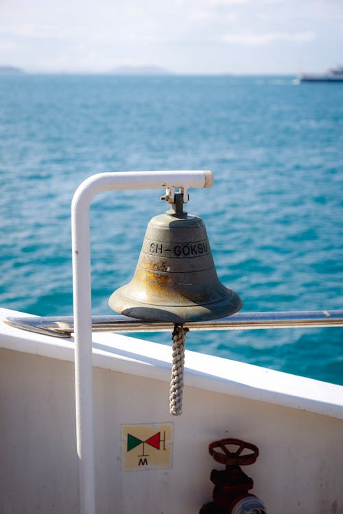 Foto profissional grátis de água, barco, campainha