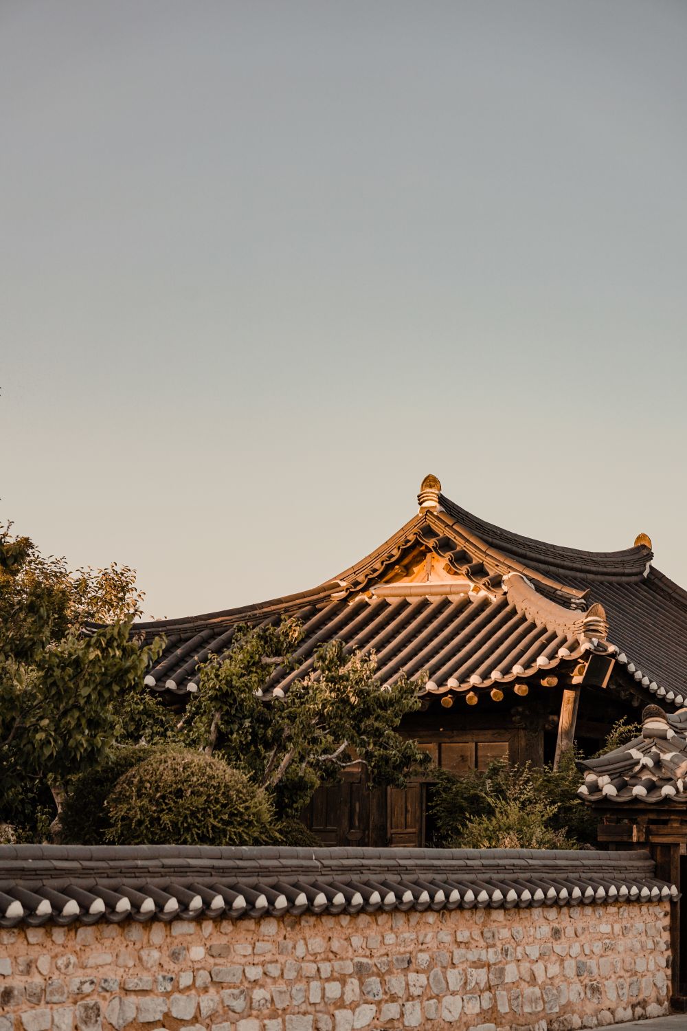 Builing Rooftop in Bukchon Hanok Village, Seul, South Korea · Free ...