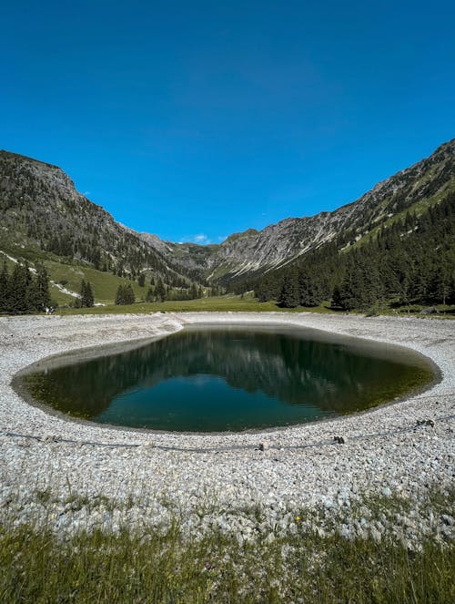 Gratis arkivbilde med blå himmel, dal, fjell