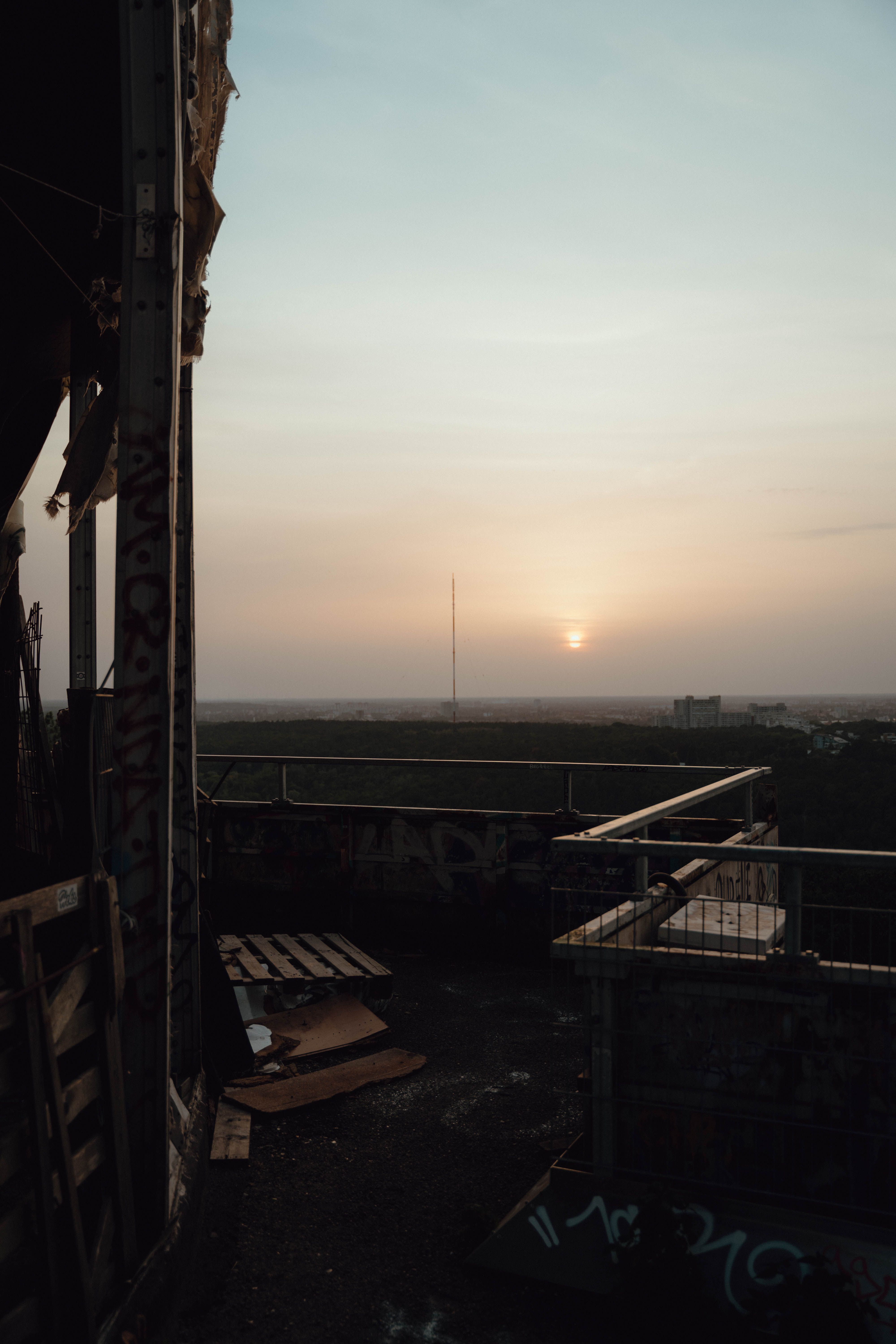 Pallet Rail Photos, Download The BEST Free Pallet Rail Stock Photos ...