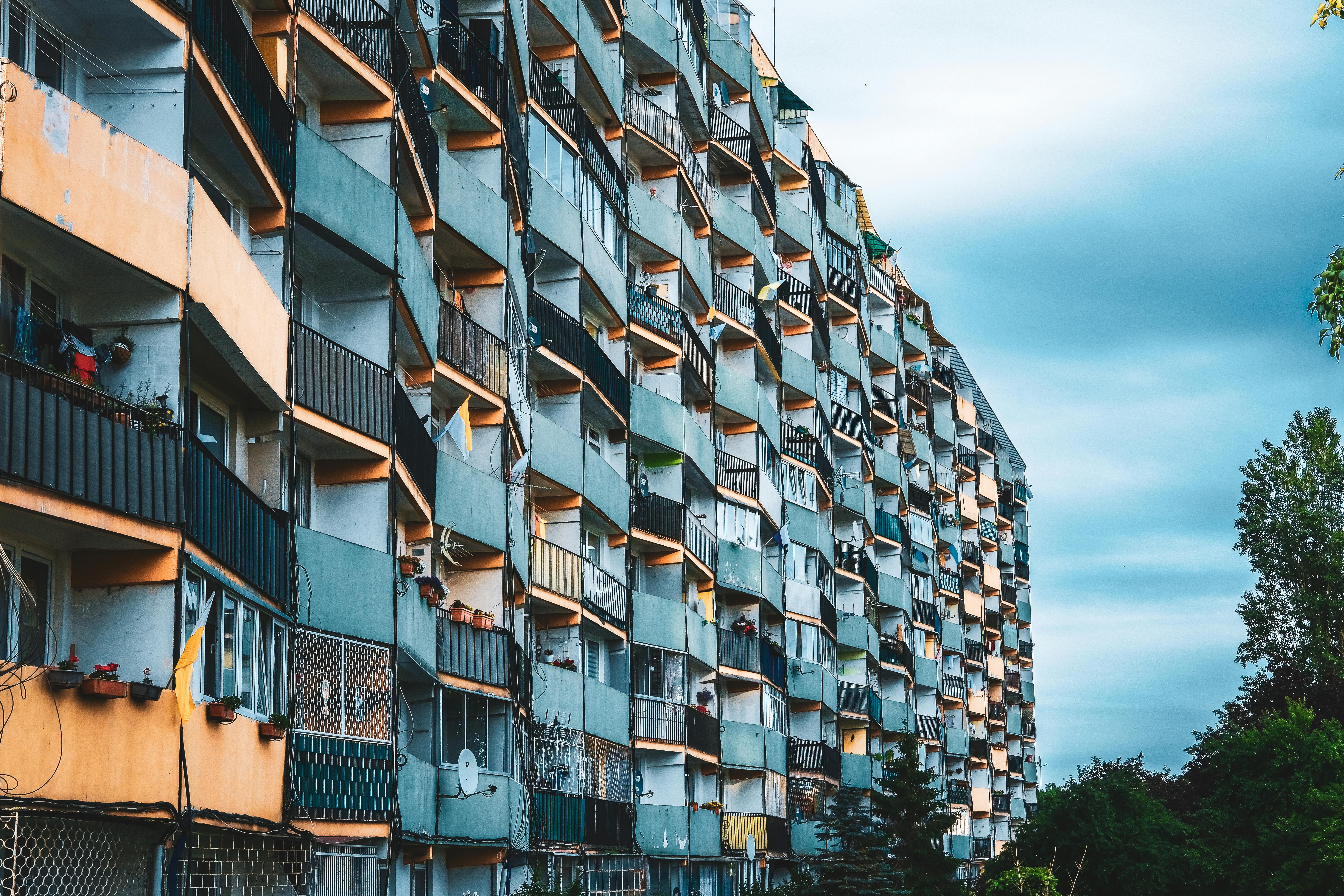 I decided to live in a build-to-rent community after buying a home. I'll never buy again. — Photo by Robert Kozakiewicz on Pe