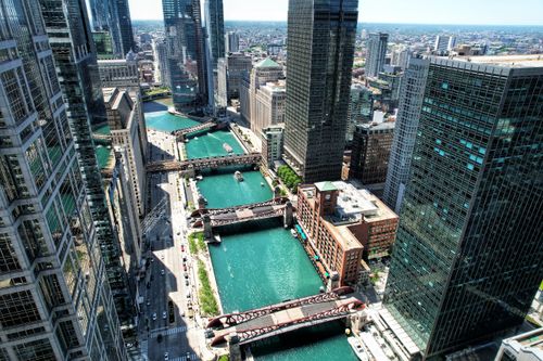 Free A stunning aerial shot of the Chicago River amidst skyscrapers on a clear day. Stock Photo