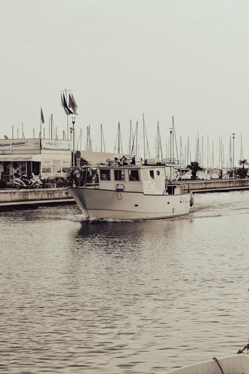 Foto d'estoc gratuïta de barca, blanc i negre, destinacions de viatge
