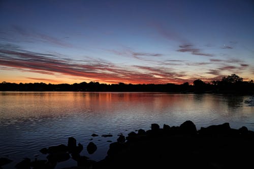 새벽. 2022년 6월 29일 오전 4시 31분 ~ 4시 50분. 59° F. Cove Island Park, Stamford, Ct.