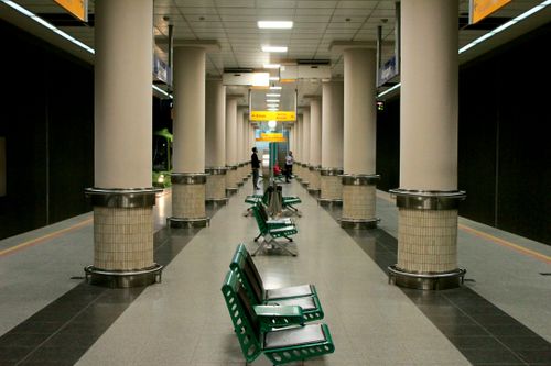 Free A spacious and modern train station hallway with pillars and seats showcasing a sleek architectural design. Stock Photo