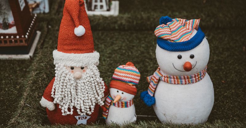 Activité manuelle de Noël pour enfants : réaliser une guirlande étoilée en papier