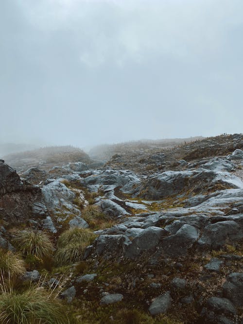 Kostenloses Stock Foto zu berg, dunstig, felsig