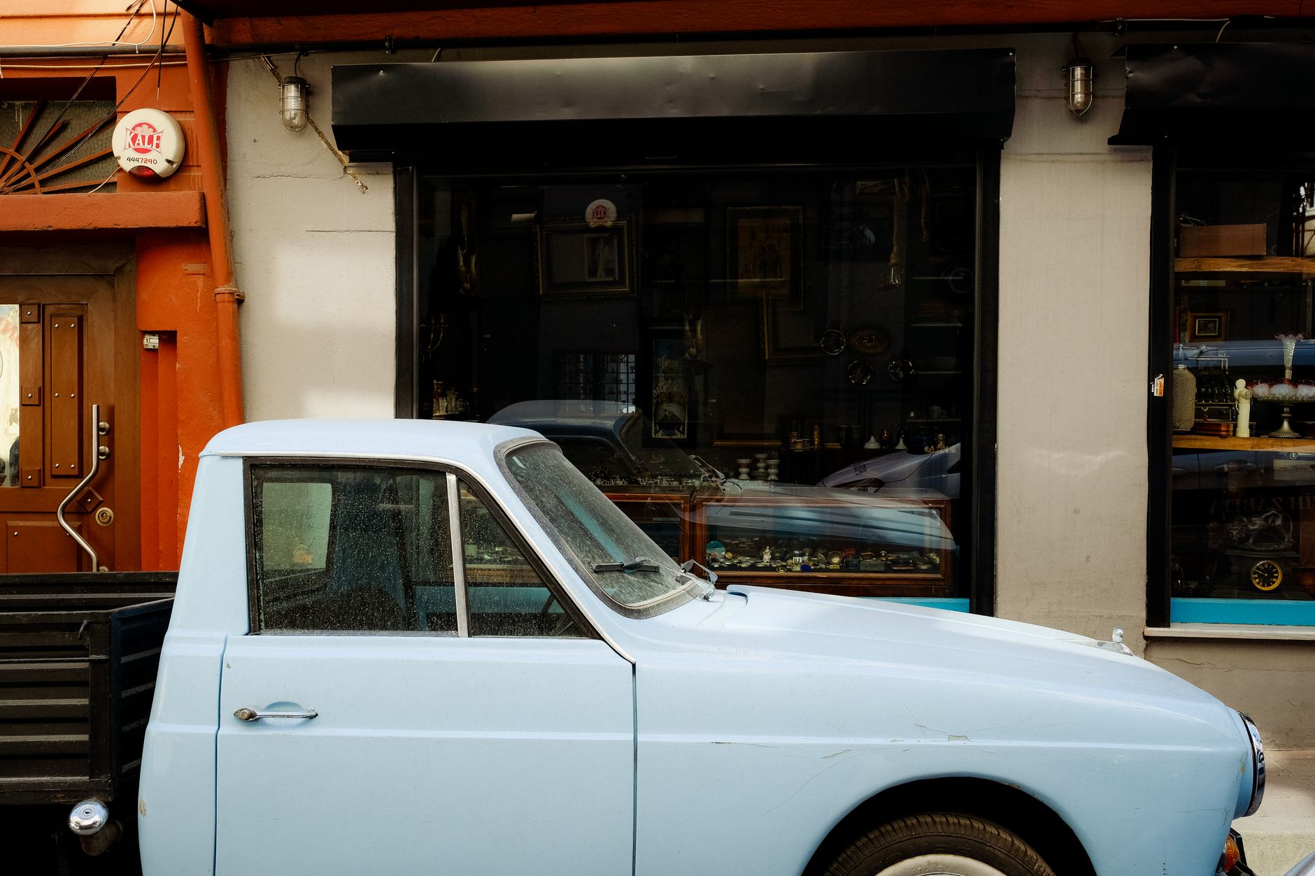 Featured image for the article: Balaji’s Antiques on Avenue Road traces roots to 1924