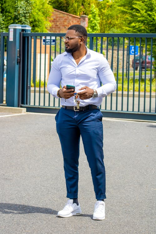 Gratis stockfoto met afro, blauwe broek, casual