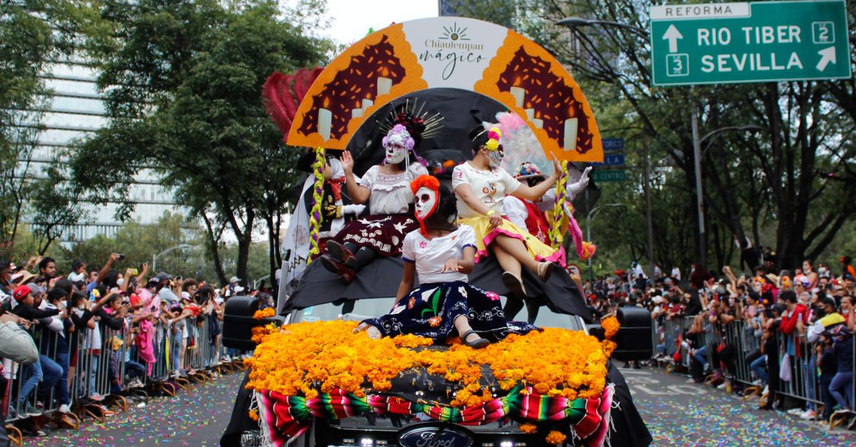 Parada Photo People at the Parade · Free Stock Photo