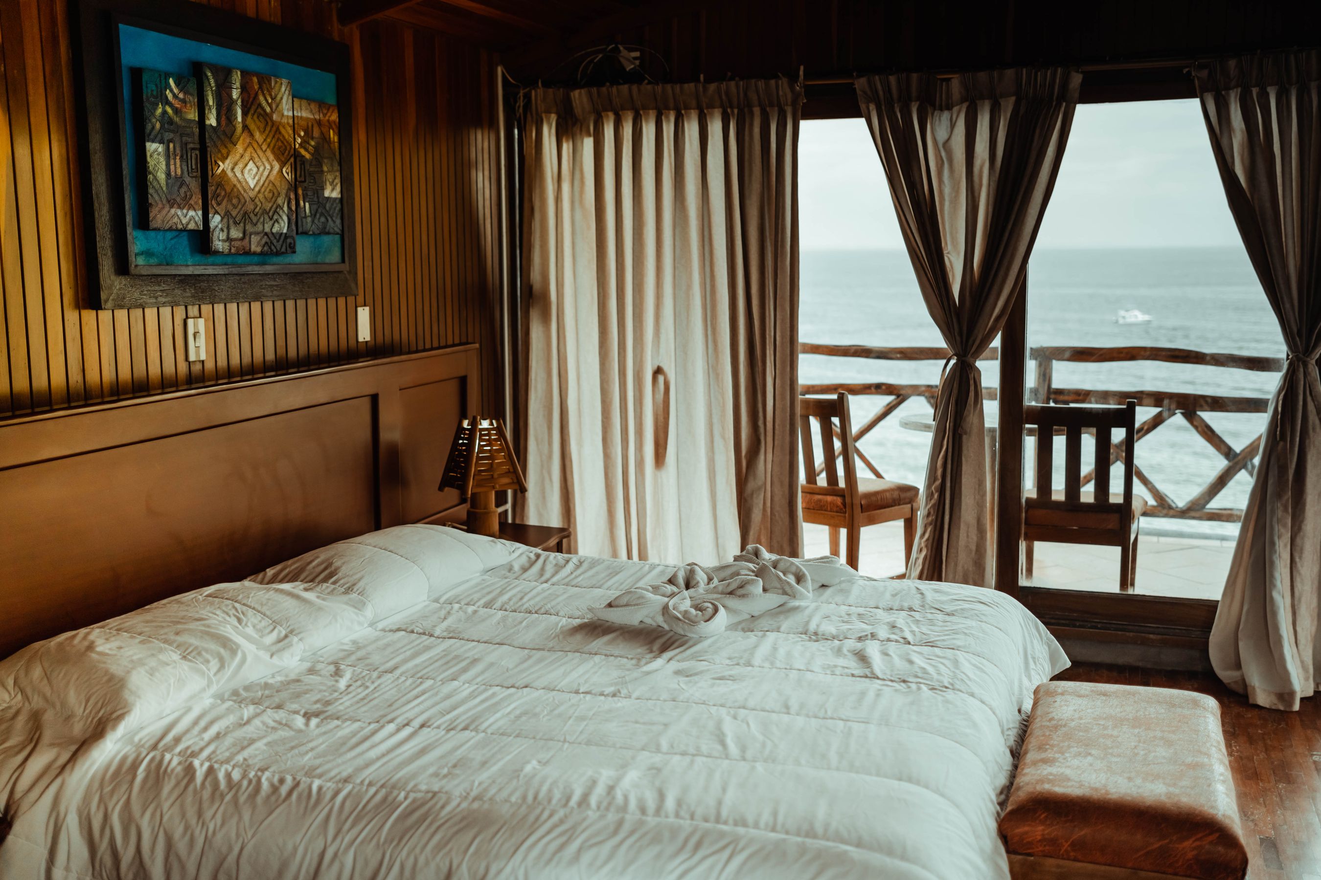 Best luxury hotels in Geneva — Four Seasons-style elegant lakeside bedroom