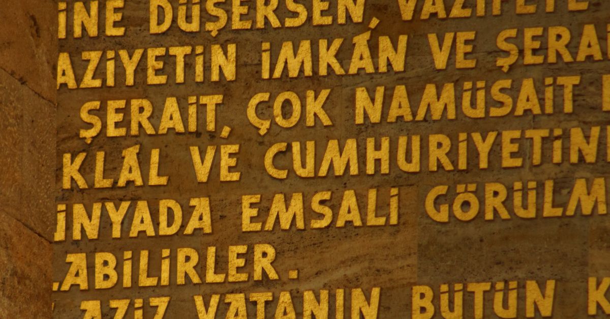 Close-up of a Plate with Turkish Writing · Free Stock Photo