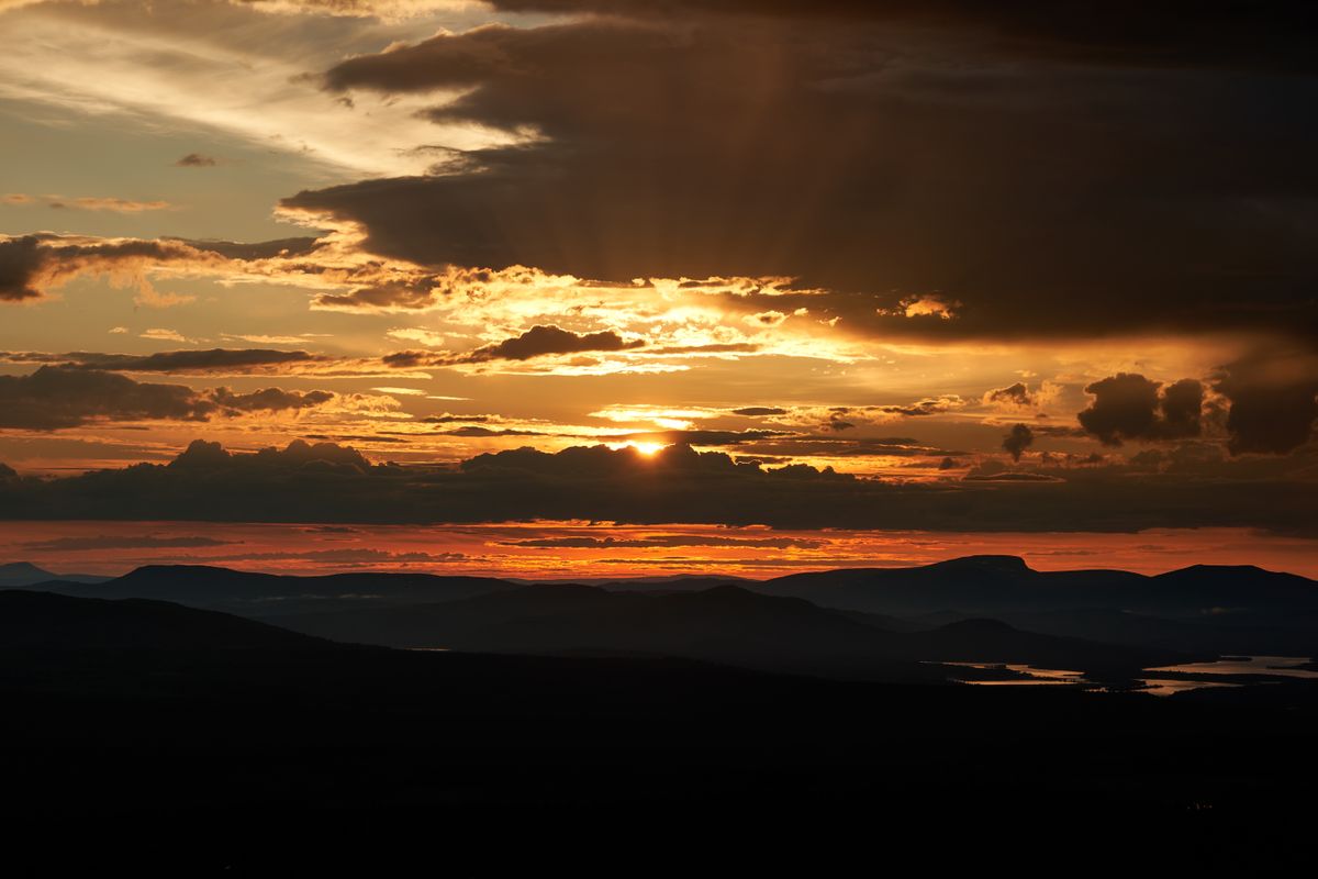 Apus dramatic peste munții din jurul orașului Kiruna, în nordul Suediei
