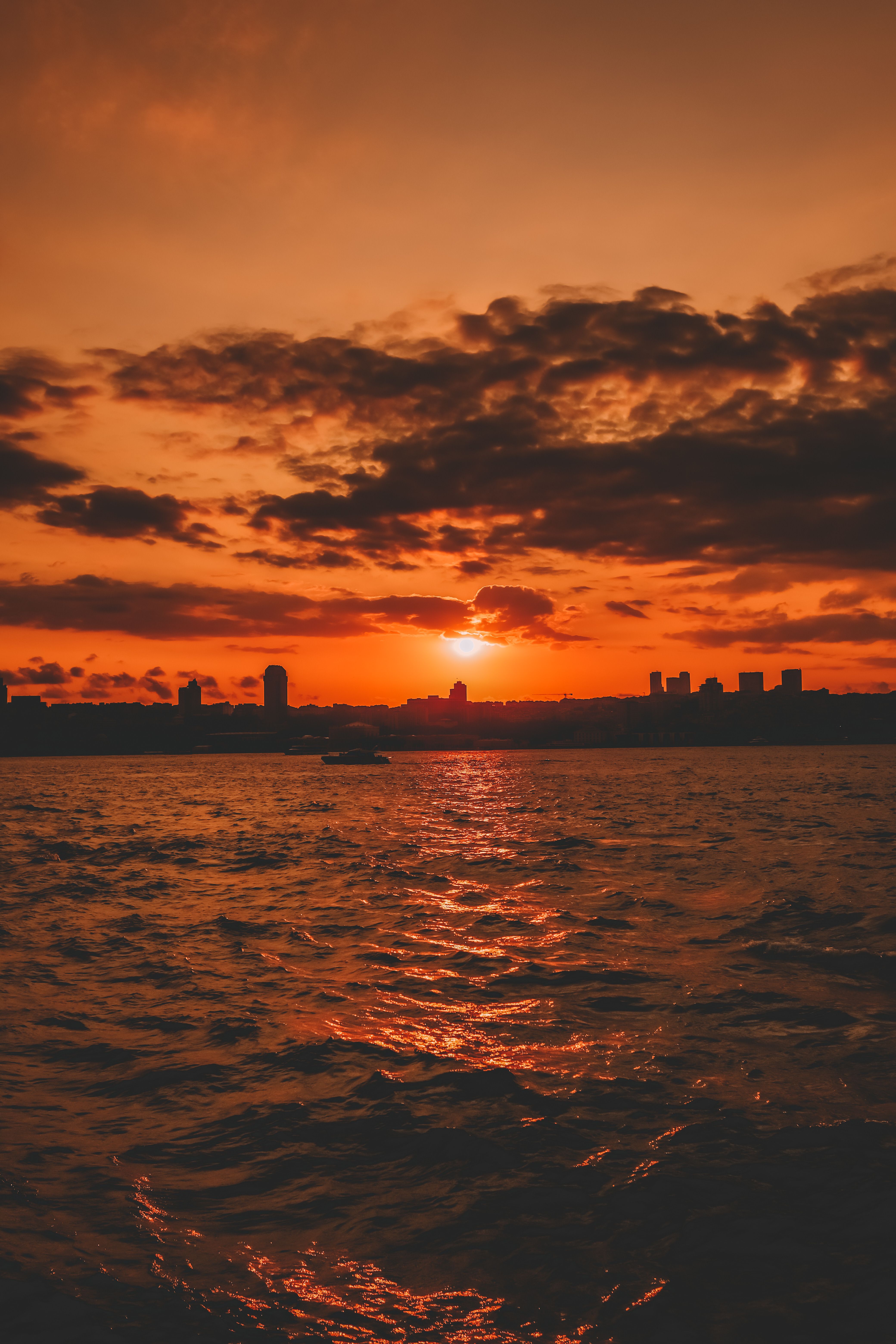 View of a Skyline at Sunset · Free Stock Photo