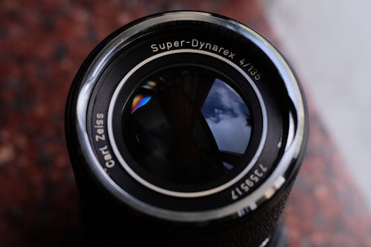Detailed image of a Carl Zeiss Super Dynarex camera lens with reflections.