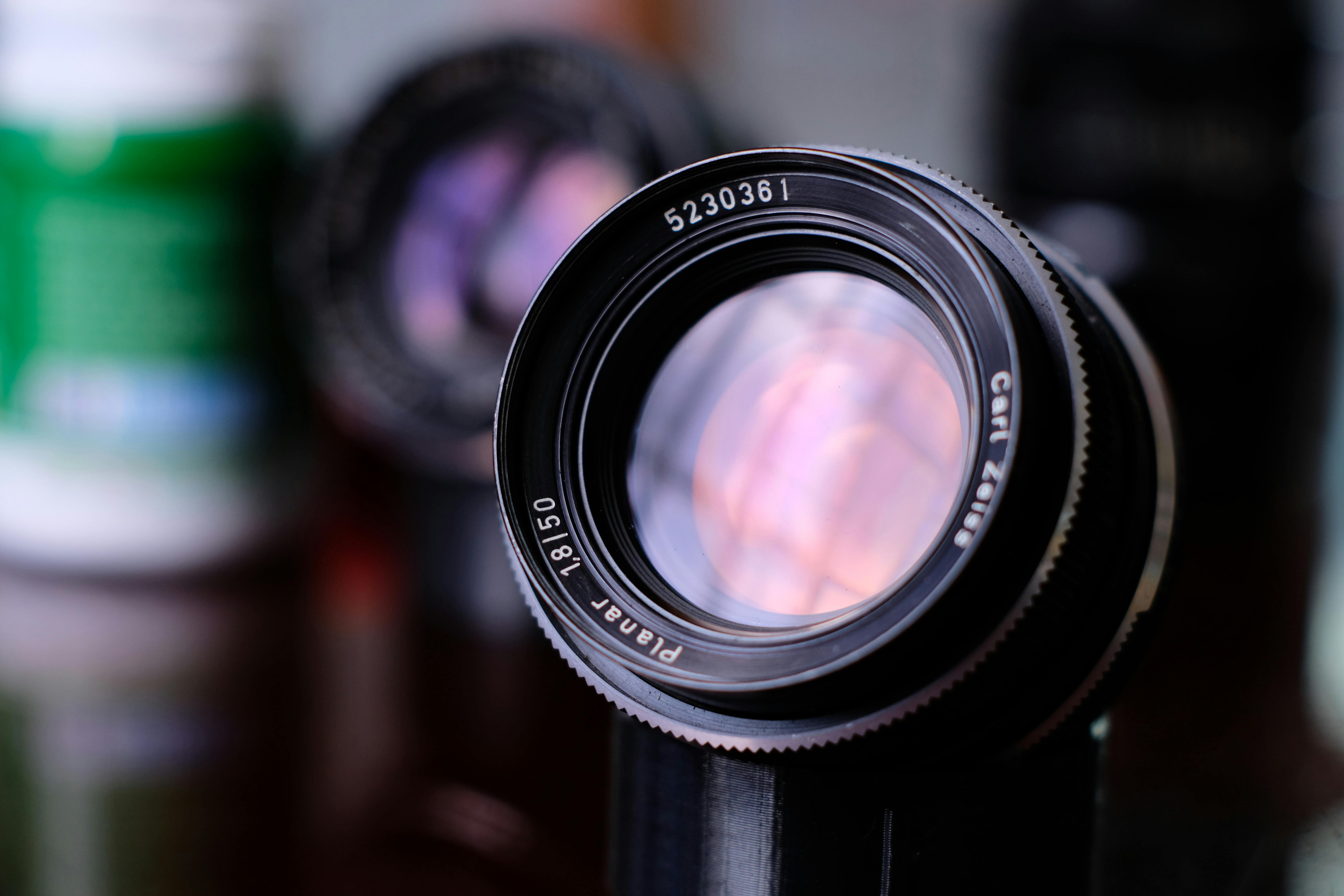 close up photo of a camera lens