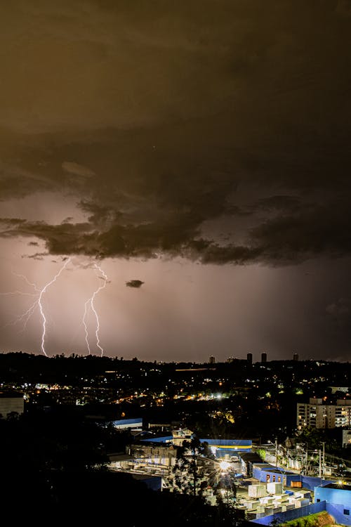 dikey atış, gece, gök gürlemesi içeren Ücretsiz stok fotoğraf