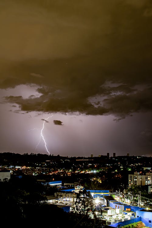 dikey atış, gece, gök gürlemesi içeren Ücretsiz stok fotoğraf